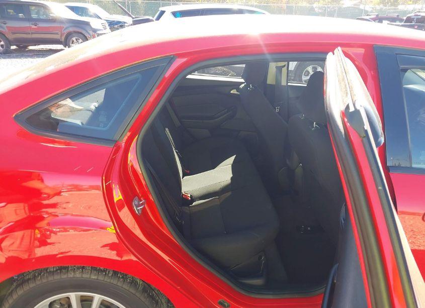 Photo 8 of 2017 Ford Focus SE (VIN 1FADP3FE7HL313239)