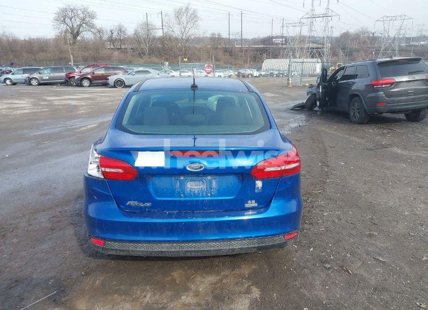 Photo 16 of 2018 Ford Focus SE (VIN 1FADP3FE7JL200655)