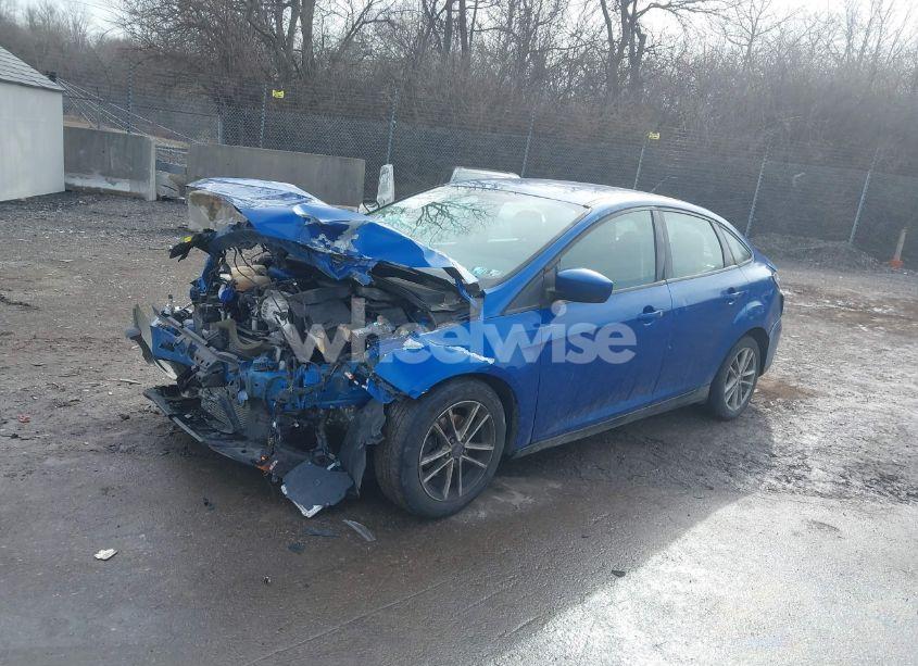 Photo 2 of 2018 Ford Focus SE (VIN 1FADP3FE7JL200655)