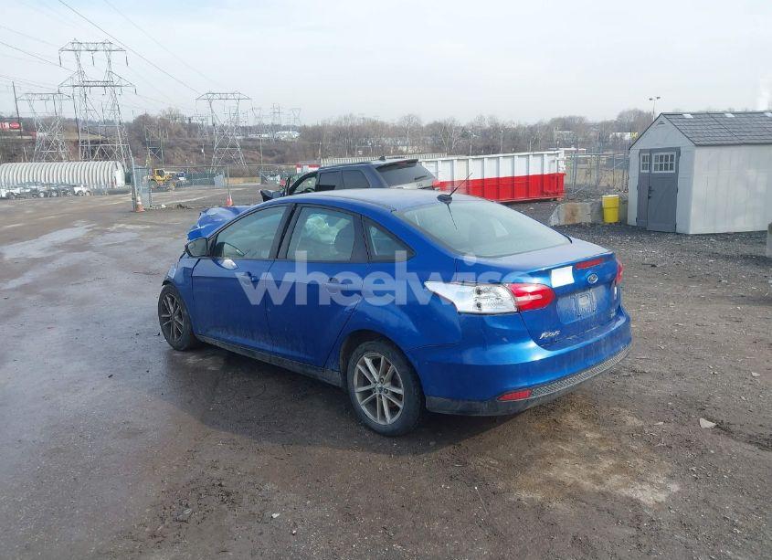 Photo 3 of 2018 Ford Focus SE (VIN 1FADP3FE7JL200655)
