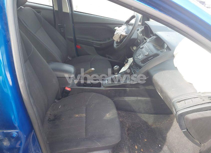 Photo 5 of 2018 Ford Focus SE (VIN 1FADP3FE7JL200655)