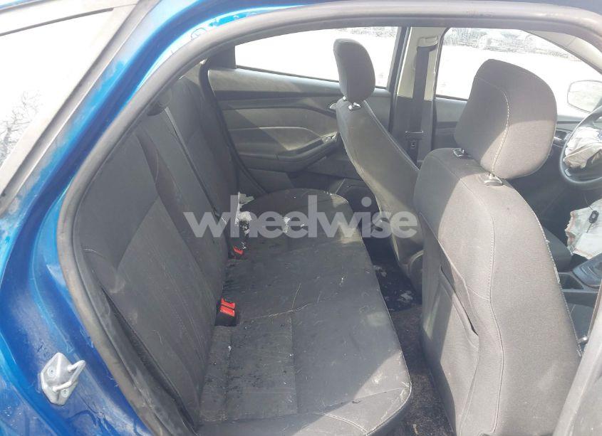 Photo 8 of 2018 Ford Focus SE (VIN 1FADP3FE7JL200655)