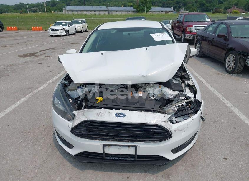 Photo 12 of 2018 Ford Focus SE (VIN 1FADP3FE7JL211008)