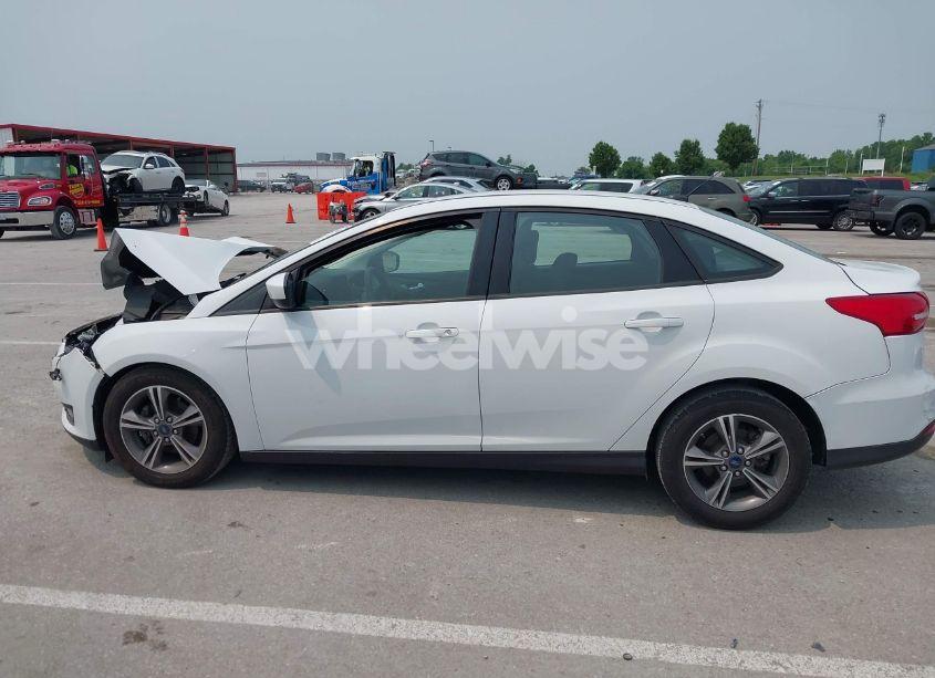 Photo 14 of 2018 Ford Focus SE (VIN 1FADP3FE7JL211008)