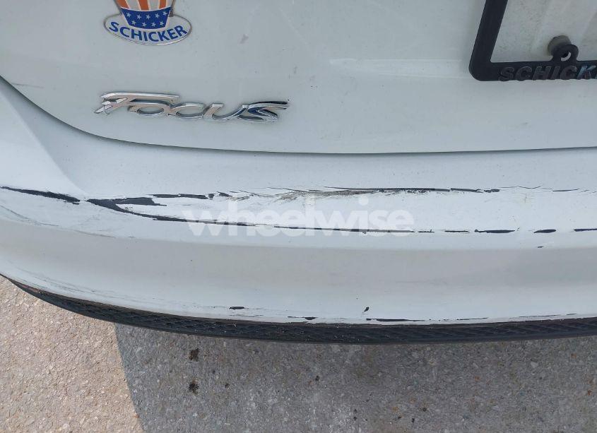 Photo 18 of 2018 Ford Focus SE (VIN 1FADP3FE7JL211008)