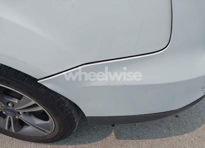 Photo 19 of 2018 Ford Focus SE (VIN 1FADP3FE7JL211008)