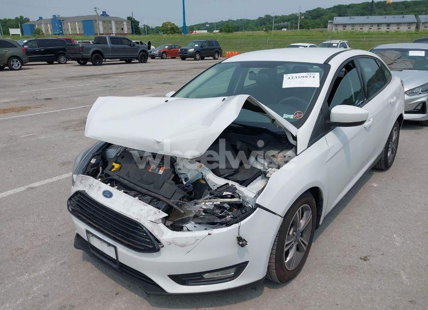 Photo 2 of 2018 Ford Focus SE (VIN 1FADP3FE7JL211008)