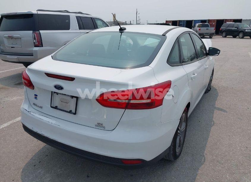 Photo 4 of 2018 Ford Focus SE (VIN 1FADP3FE7JL211008)