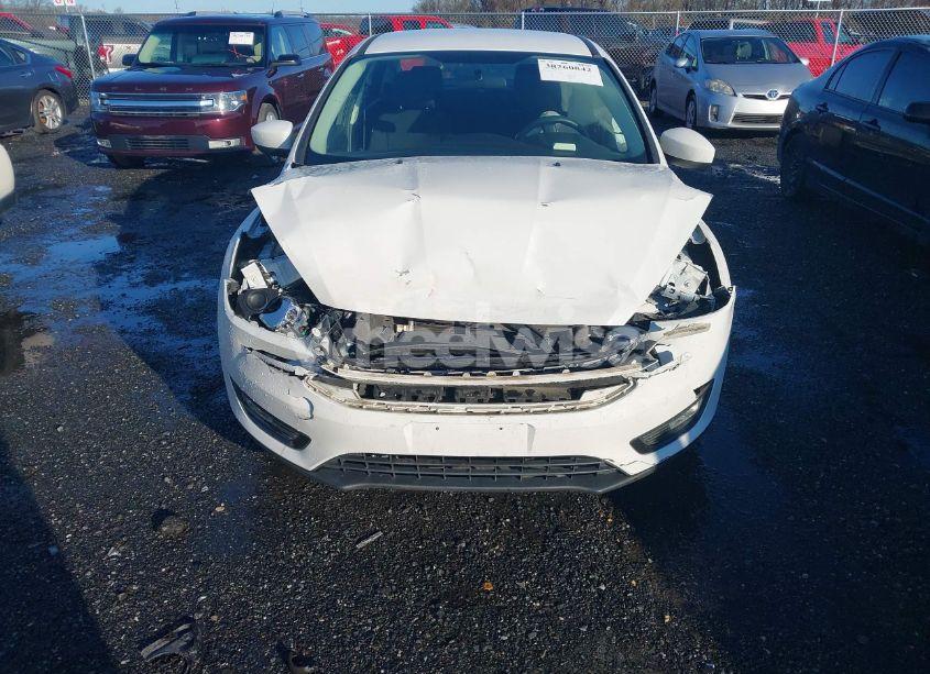 Photo 12 of 2018 Ford Focus SE (VIN 1FADP3FE7JL234806)