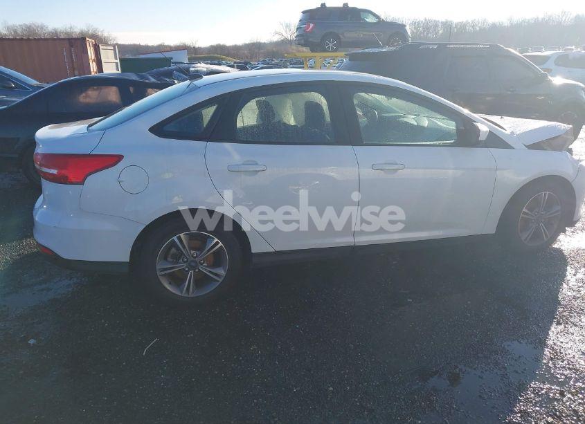 Photo 13 of 2018 Ford Focus SE (VIN 1FADP3FE7JL234806)