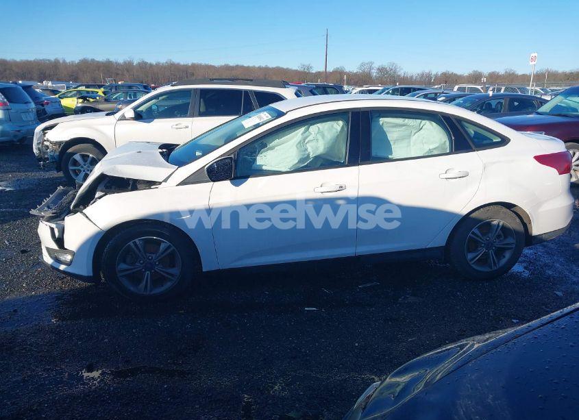 Photo 14 of 2018 Ford Focus SE (VIN 1FADP3FE7JL234806)