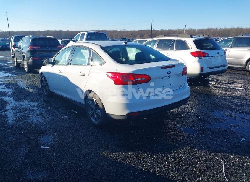 Photo 3 of 2018 Ford Focus SE (VIN 1FADP3FE7JL234806)