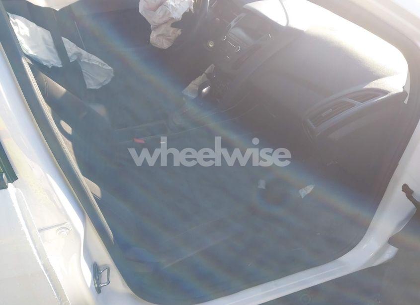 Photo 5 of 2018 Ford Focus SE (VIN 1FADP3FE7JL234806)