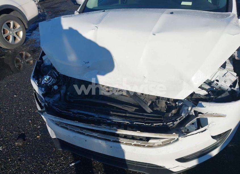 Photo 6 of 2018 Ford Focus SE (VIN 1FADP3FE7JL234806)