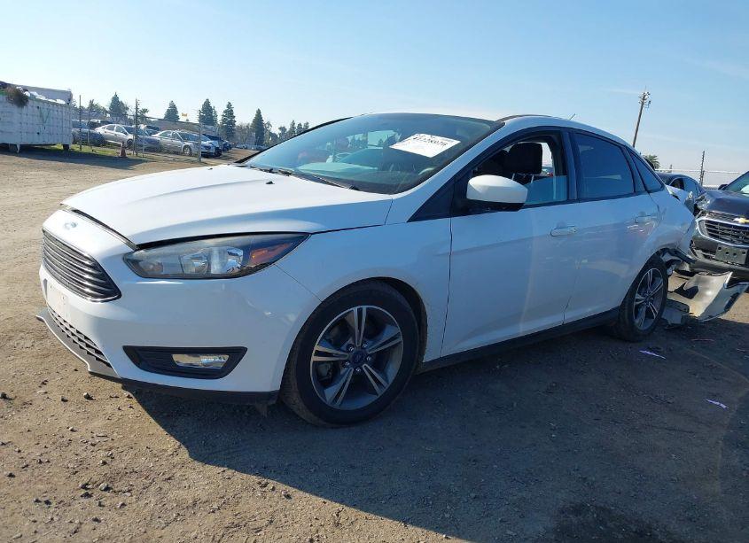 Photo 13 of 2018 Ford Focus SE (VIN 1FADP3FE7JL278854)