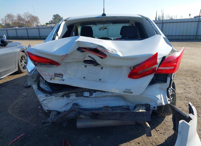 Photo 15 of 2018 Ford Focus SE (VIN 1FADP3FE7JL278854)