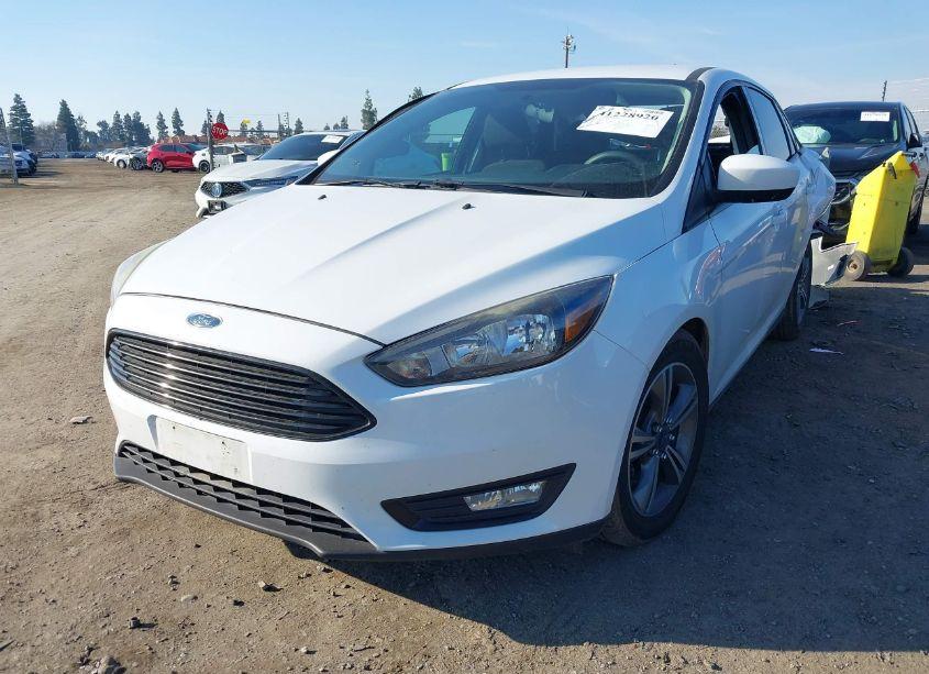Photo 2 of 2018 Ford Focus SE (VIN 1FADP3FE7JL278854)