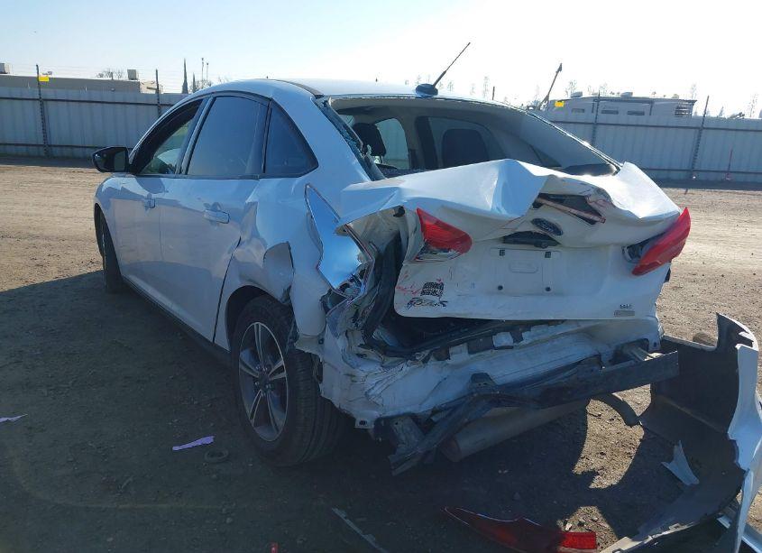 Photo 3 of 2018 Ford Focus SE (VIN 1FADP3FE7JL278854)