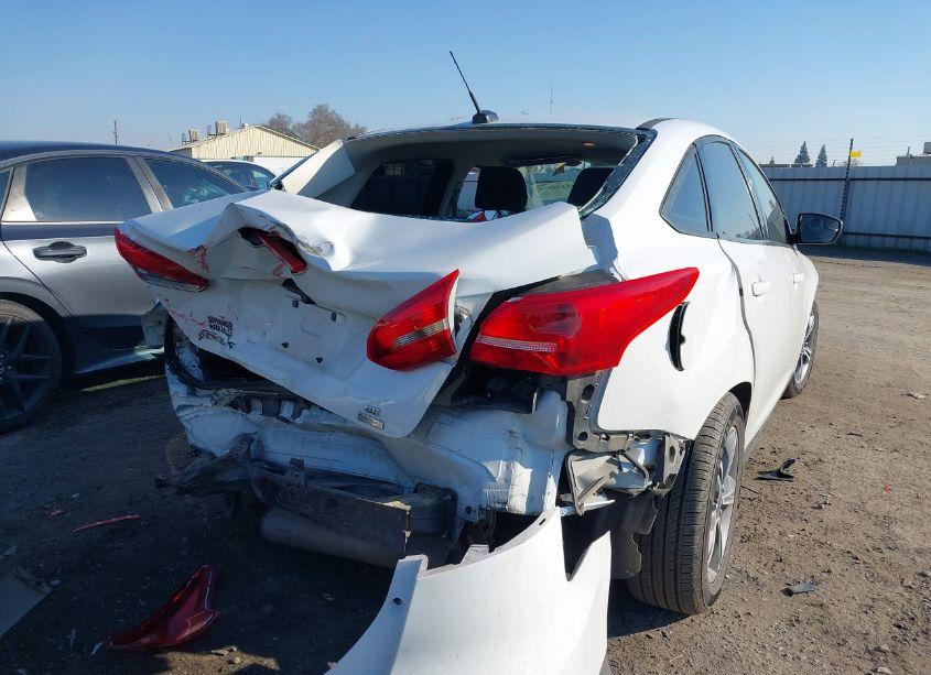 Photo 4 of 2018 Ford Focus SE (VIN 1FADP3FE7JL278854)