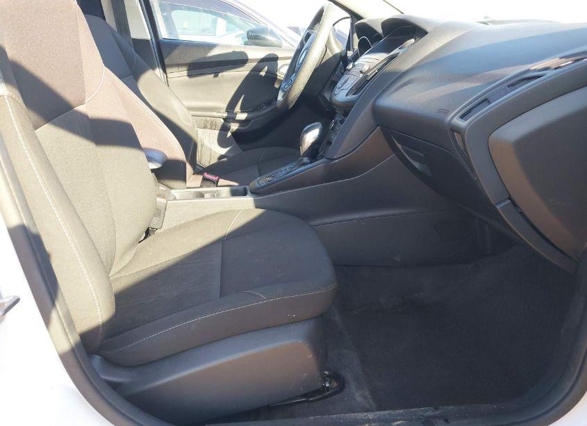 Photo 5 of 2018 Ford Focus SE (VIN 1FADP3FE7JL278854)