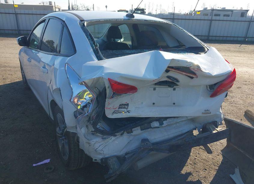Photo 6 of 2018 Ford Focus SE (VIN 1FADP3FE7JL278854)