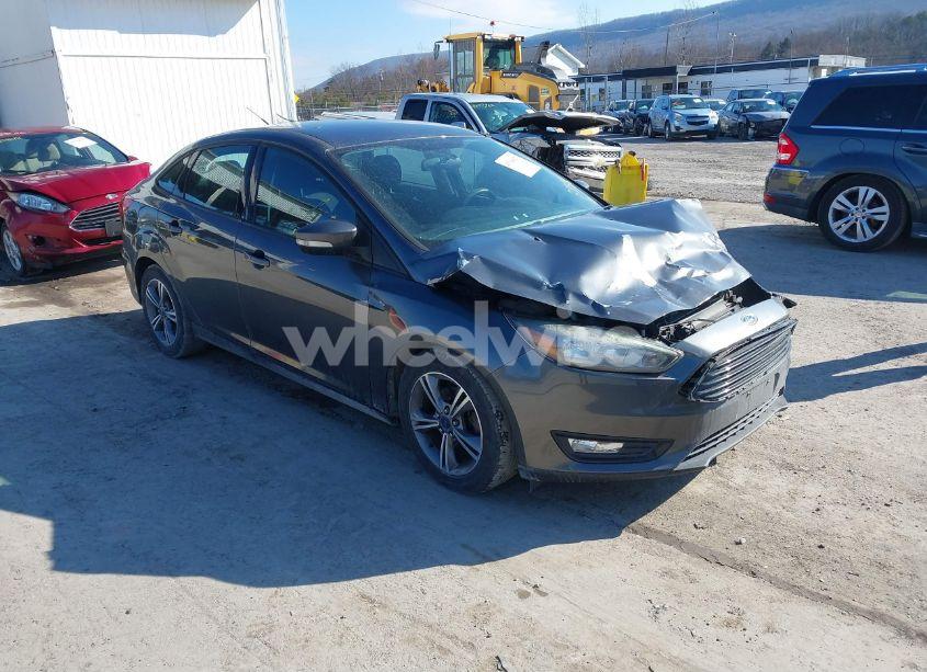 2017 Ford Focus SE (VIN 1FADP3FE8HL243458) main photo