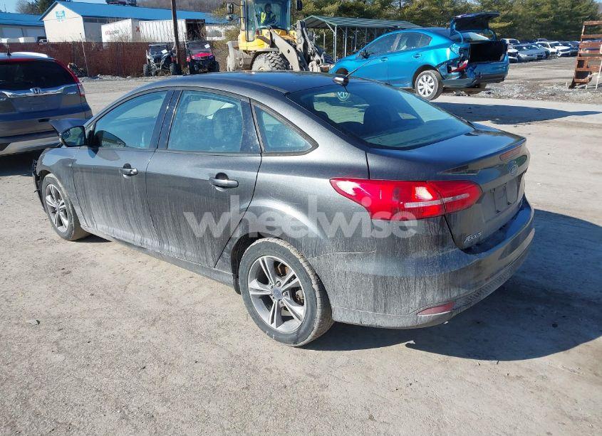 Photo 3 of 2017 Ford Focus SE (VIN 1FADP3FE8HL243458)