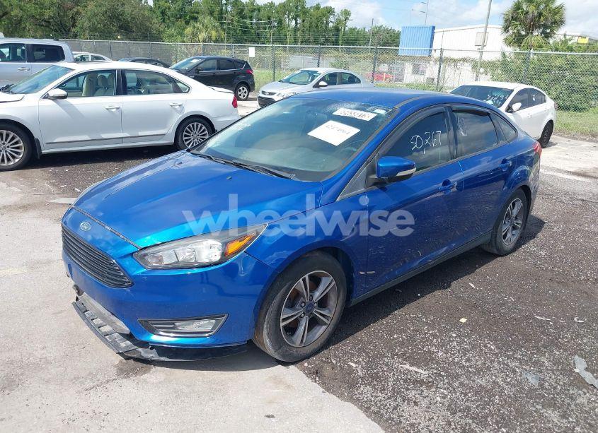 Photo 2 of 2018 Ford Focus SE (VIN 1FADP3FE8JL235284)