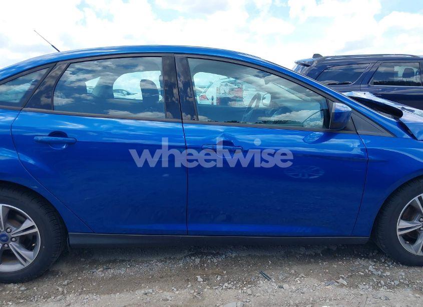 Photo 13 of 2018 Ford Focus SE (VIN 1FADP3FE8JL238024)