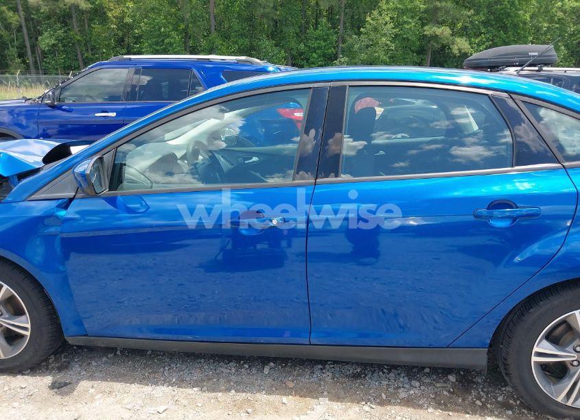 Photo 14 of 2018 Ford Focus SE (VIN 1FADP3FE8JL238024)