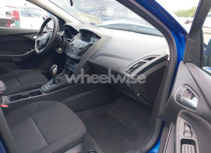 Photo 5 of 2018 Ford Focus SE (VIN 1FADP3FE8JL238024)