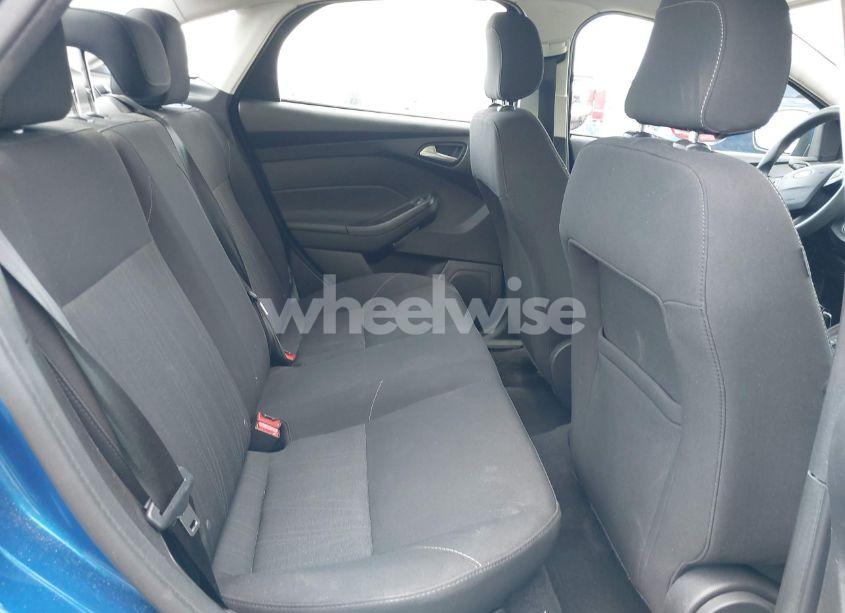 Photo 8 of 2018 Ford Focus SE (VIN 1FADP3FE8JL238024)