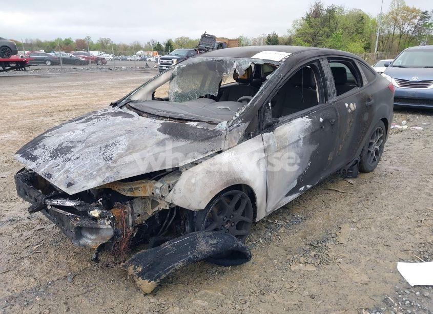 Photo 2 of 2018 Ford Focus SE (VIN 1FADP3FE8JL256720)