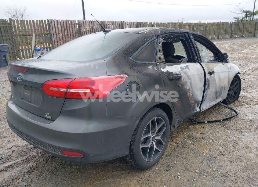 Photo 4 of 2018 Ford Focus SE (VIN 1FADP3FE8JL256720)