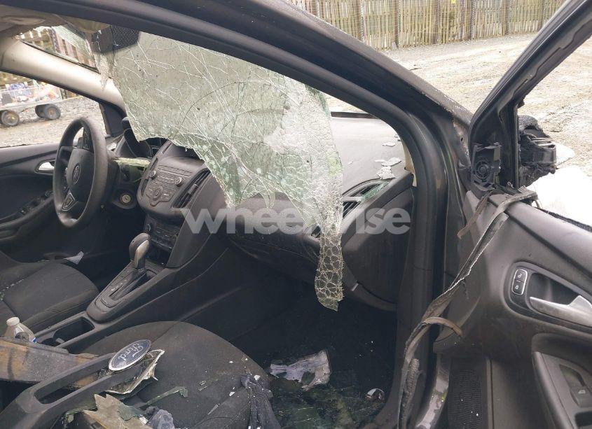 Photo 5 of 2018 Ford Focus SE (VIN 1FADP3FE8JL256720)