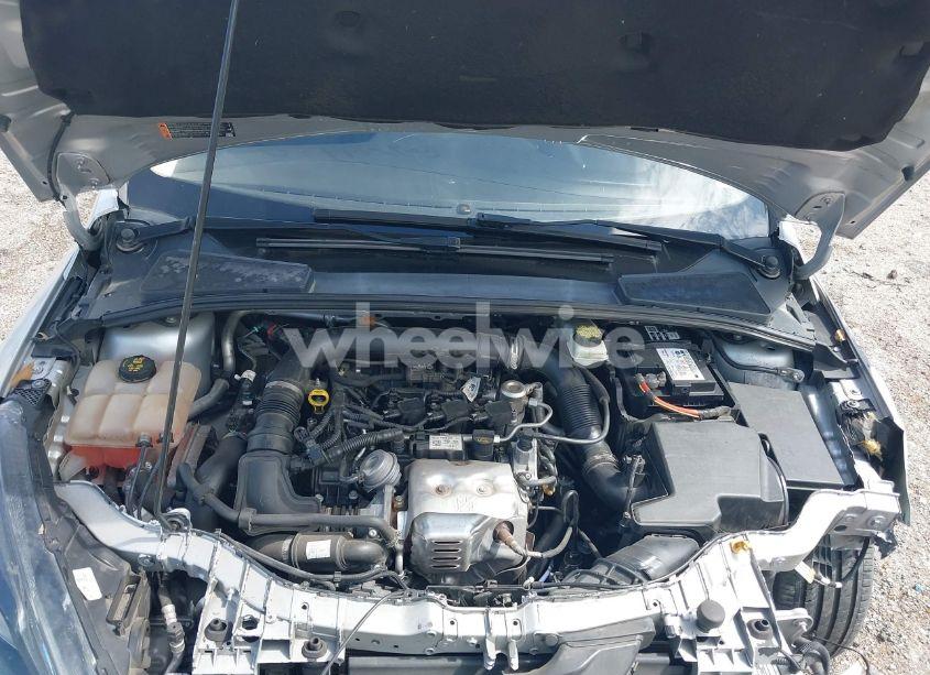 Photo 10 of 2018 Ford Focus SE (VIN 1FADP3FE8JL256734)