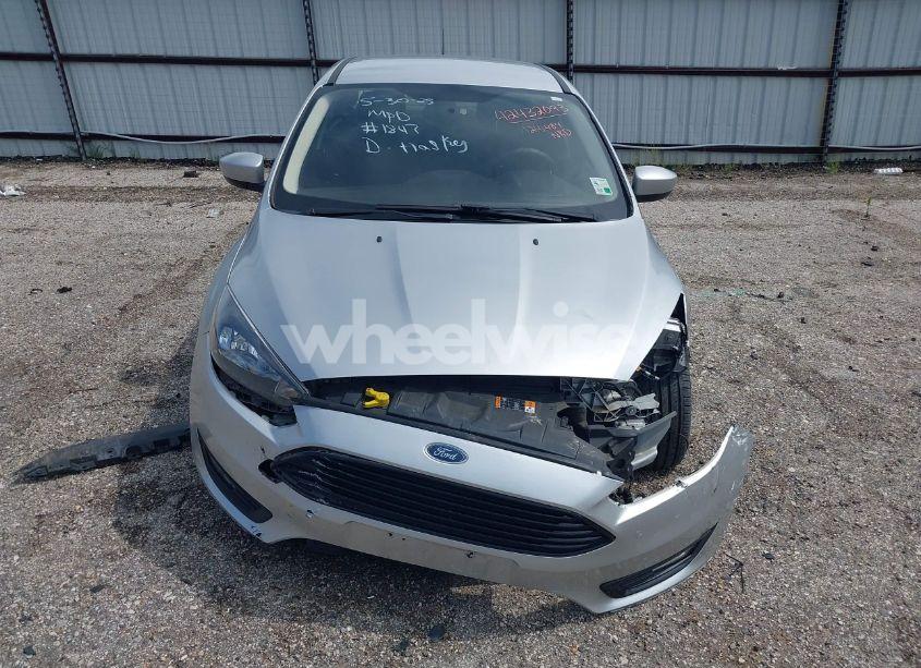 Photo 13 of 2018 Ford Focus SE (VIN 1FADP3FE8JL256734)