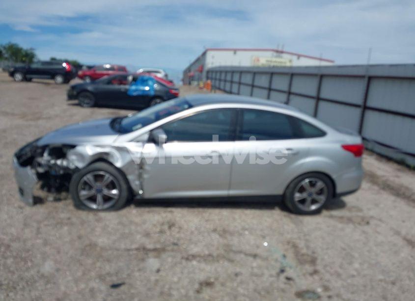 Photo 15 of 2018 Ford Focus SE (VIN 1FADP3FE8JL256734)