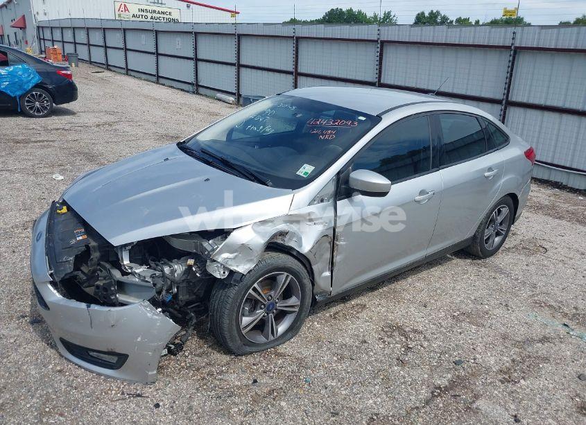 Photo 2 of 2018 Ford Focus SE (VIN 1FADP3FE8JL256734)