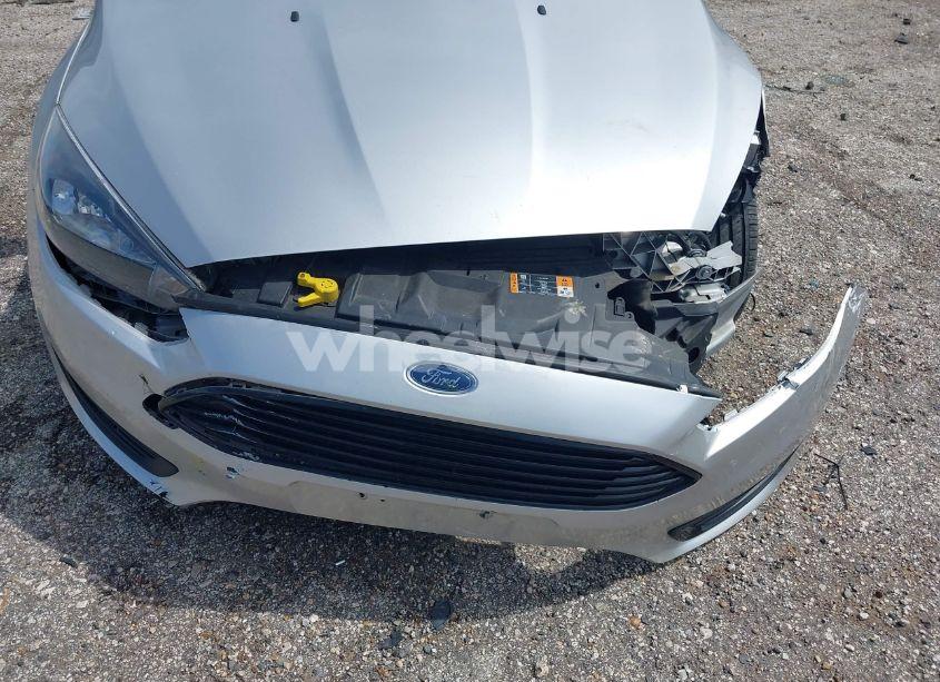 Photo 22 of 2018 Ford Focus SE (VIN 1FADP3FE8JL256734)