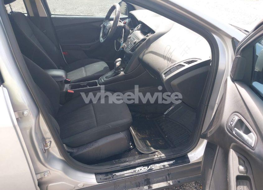 Photo 5 of 2018 Ford Focus SE (VIN 1FADP3FE8JL256734)