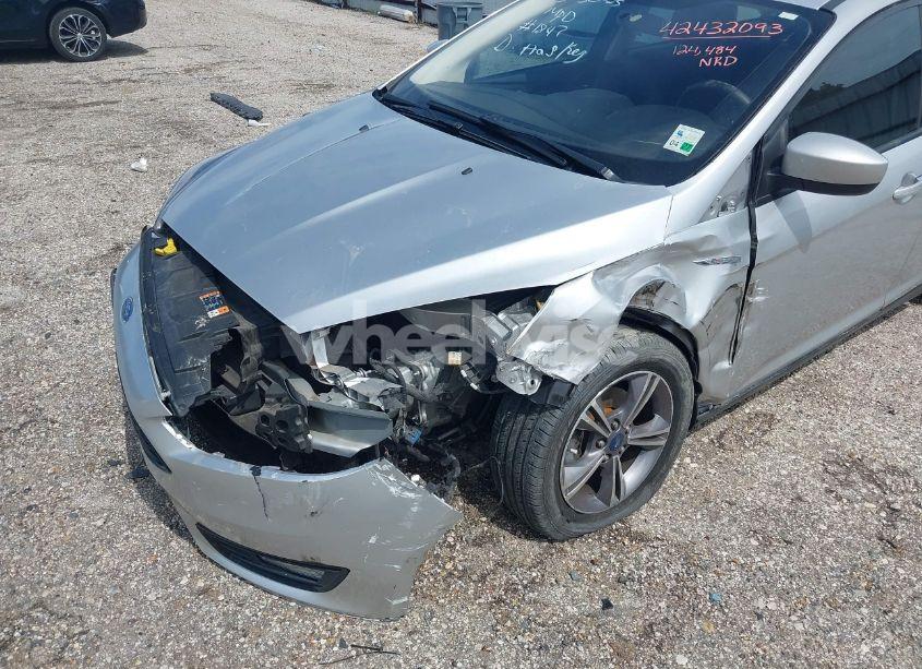 Photo 6 of 2018 Ford Focus SE (VIN 1FADP3FE8JL256734)