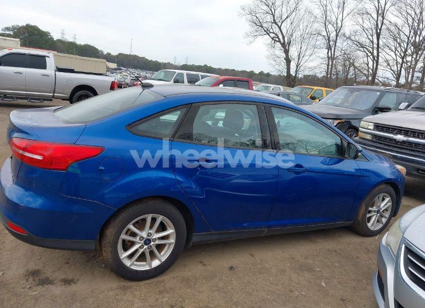 Photo 13 of 2018 Ford Focus SE (VIN 1FADP3FE8JL318861)