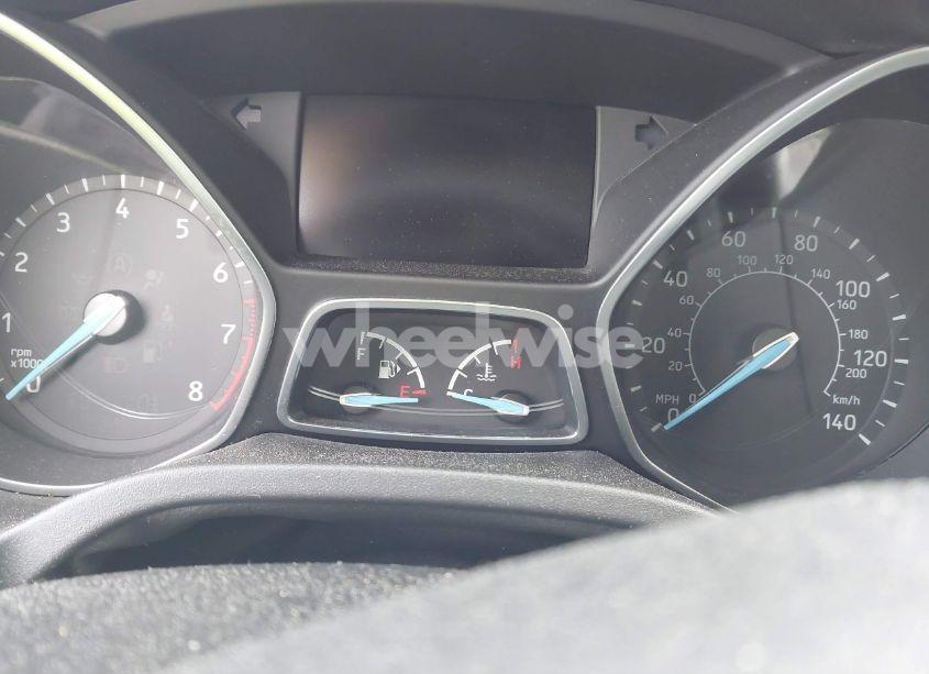 Photo 15 of 2018 Ford Focus SE (VIN 1FADP3FE8JL318861)