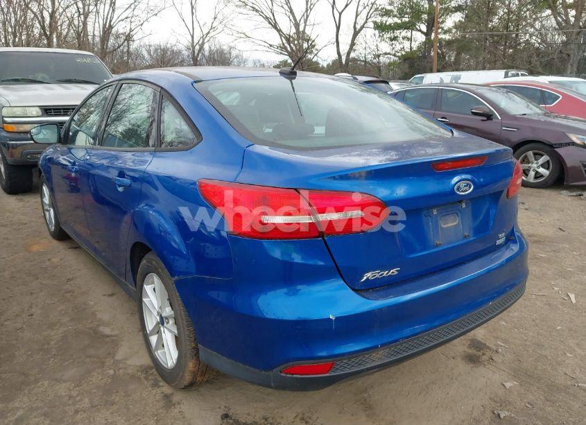 Photo 3 of 2018 Ford Focus SE (VIN 1FADP3FE8JL318861)