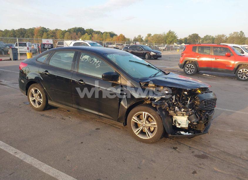 2018 Ford Focus SE (VIN 1FADP3FE8JL320948) main photo