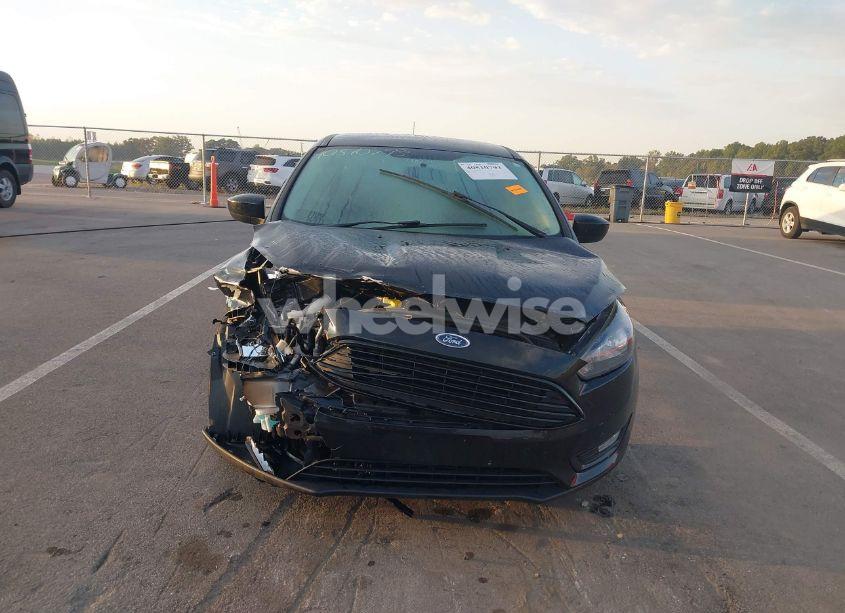 Photo 12 of 2018 Ford Focus SE (VIN 1FADP3FE8JL320948)