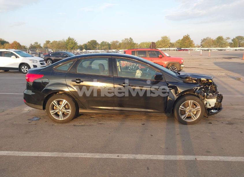 Photo 13 of 2018 Ford Focus SE (VIN 1FADP3FE8JL320948)