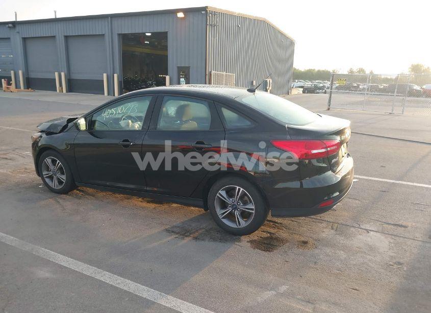 Photo 3 of 2018 Ford Focus SE (VIN 1FADP3FE8JL320948)