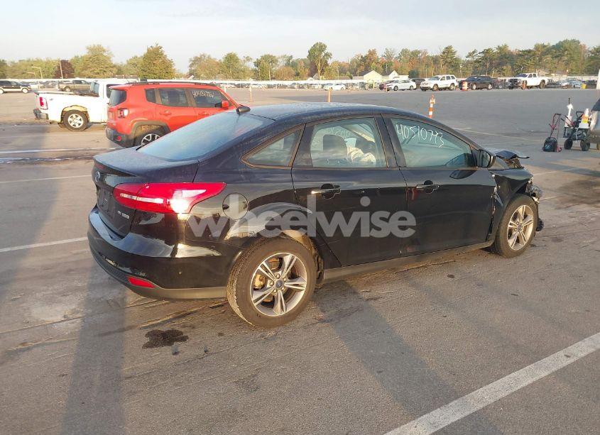 Photo 4 of 2018 Ford Focus SE (VIN 1FADP3FE8JL320948)